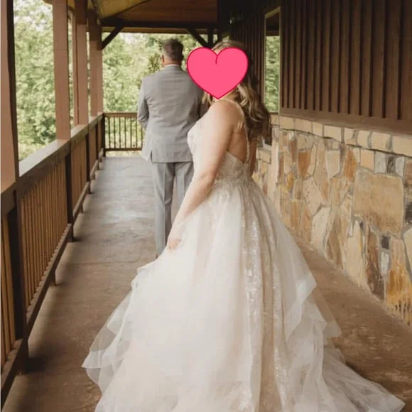 Elegant Beaded Lace Wedding Dress